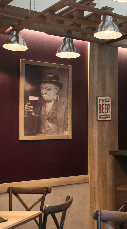 Progettazione e realizzazione stand fieristico Irish Pub